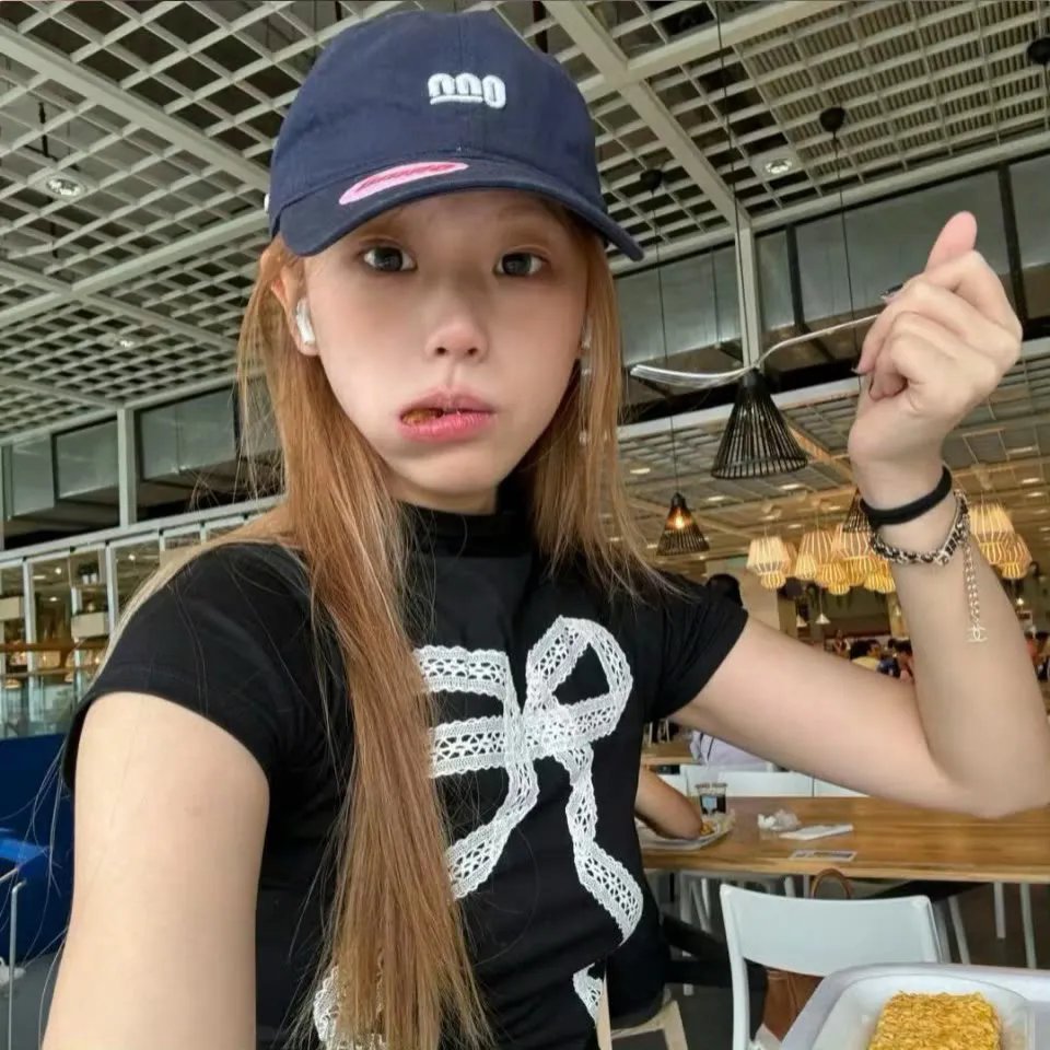 比基尼少女